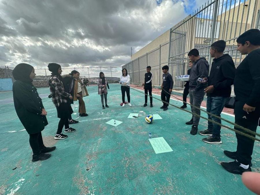 مدرسة الرازي أم الفحم تستضيف طلبة مدرسة الأمل من جنوبي البلاد لتخفيف التوتّر وللتّرويح عن النفس